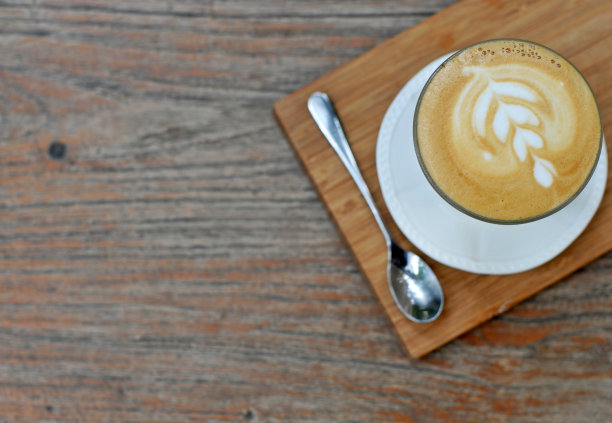 咖啡桌上的咖啡杯-复古风格效果图图片下载