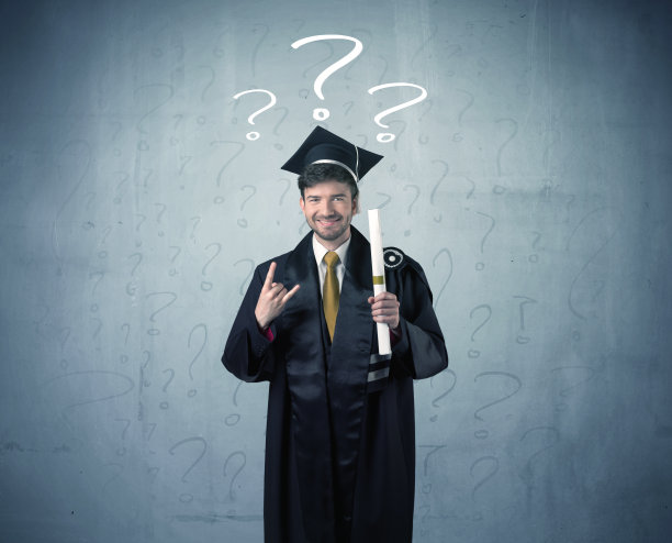 年轻的研究生带着问号图片下载