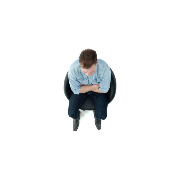 正上方的人坐在椅子上休息图片下载