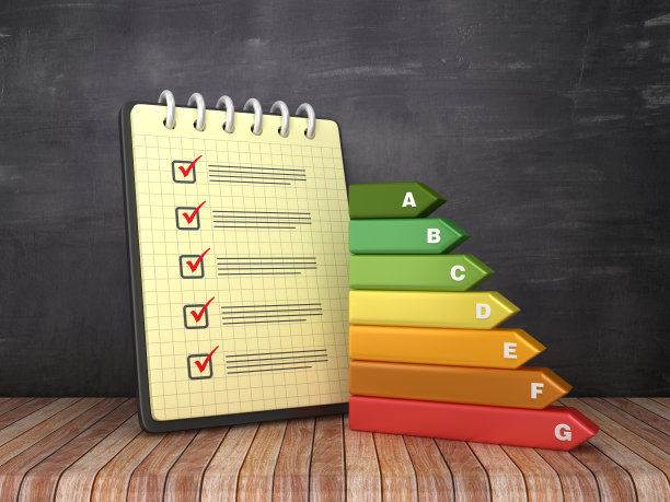 检查清单笔记垫与能源效率图表在黑板背景- 3D渲染图片下载