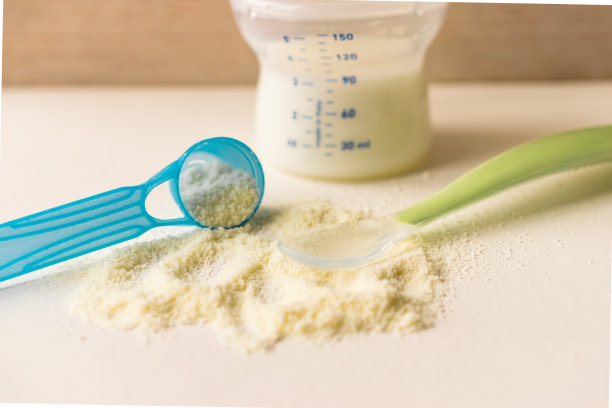 准备混合婴儿喂奶对木制背景俯视图图片下载