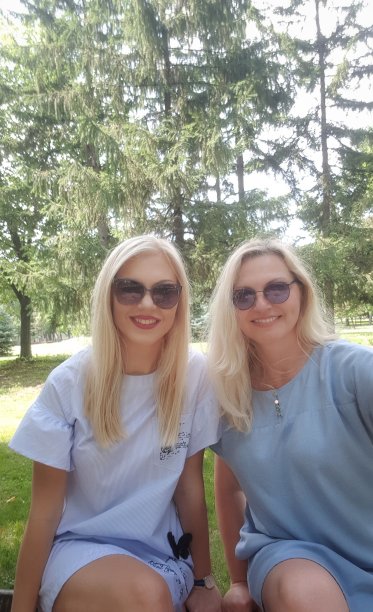 母亲和女儿图片下载