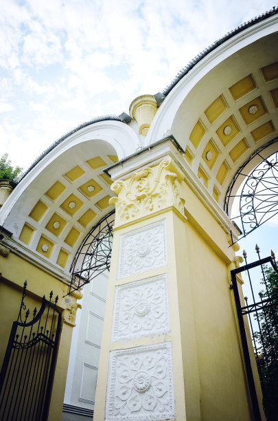 美丽的古建筑拱门。图片下载