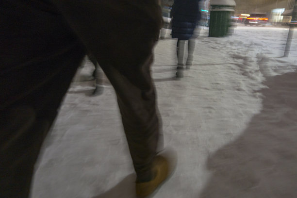 纽约市的冬夜，人们在运动图片下载