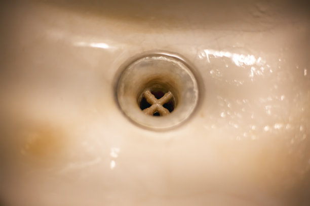 旧水槽的下水道特写图片下载