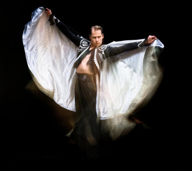 英俊的交际舞男图片下载