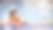 亚洲女子游泳。她是一个快乐的运动。图片下载
