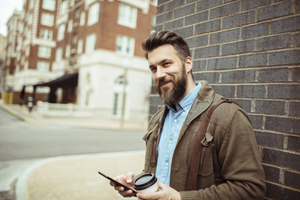 使用电话的商人图片下载