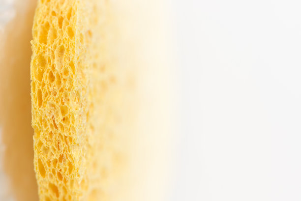 黄色海绵纹理背景与模糊的空间复制，近侧视图的化妆海绵或垫面部化妆图片下载