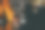 拿着一杯复古酒的女人。图片下载