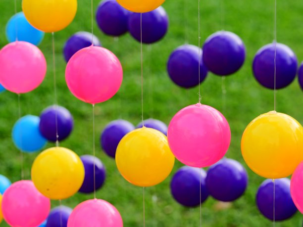 彩色塑料球背景图片下载