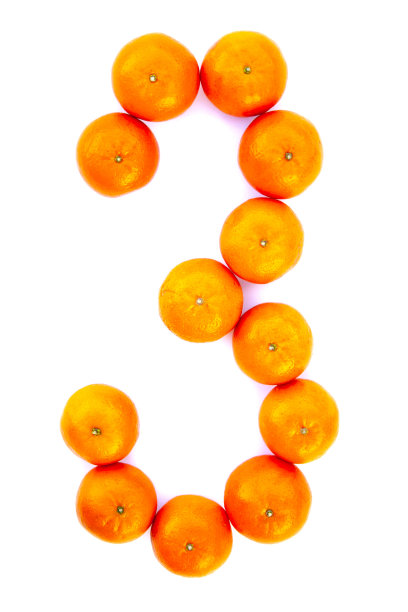 数字解决与桔子孤立在白色背景。保守知识界的数字“3”图片下载