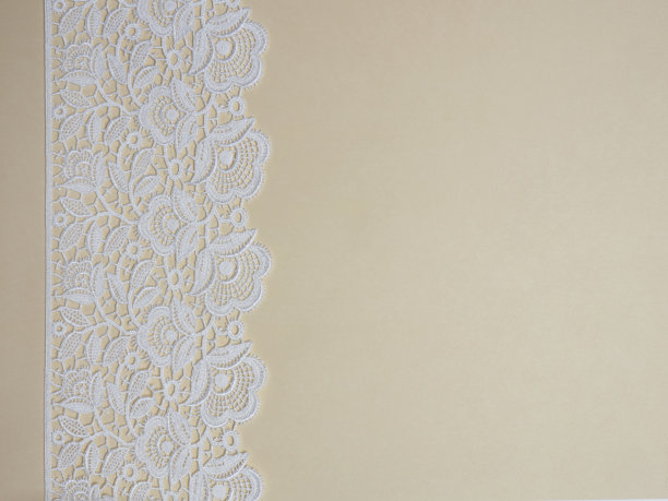 米色背景上的白色花边图片下载