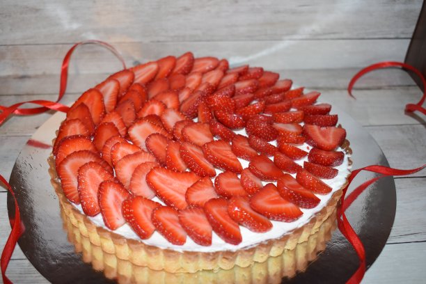 草莓鞋匠图片下载