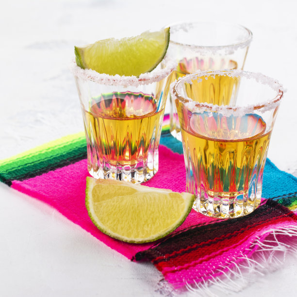 墨西哥金色龙舌兰烈酒图片下载