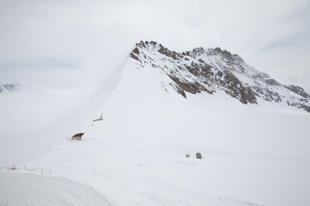 少女峰位于欧洲之巅图片下载