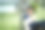 一个小男孩坐着等人的照片图片下载