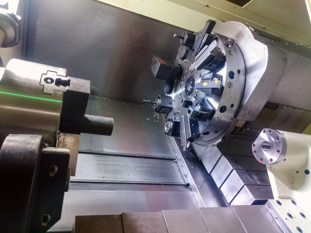 旋转车床的工具滚筒图片下载