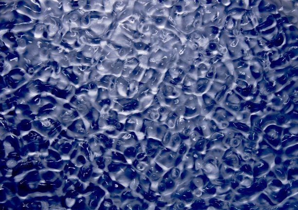 振动液体表面。图片下载