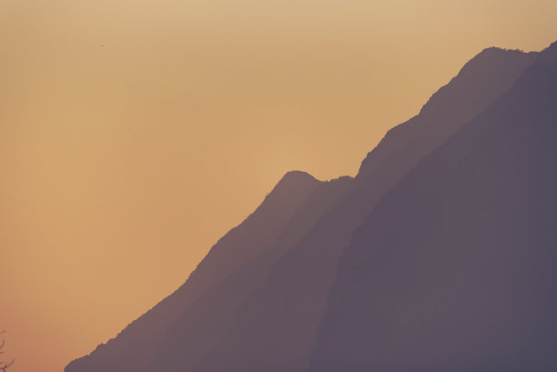 日落与山区，热带森林，亚洲山区图片下载