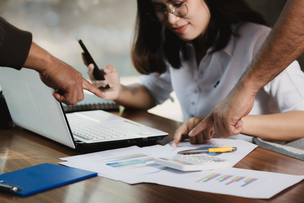 团队合作与快乐。图片下载