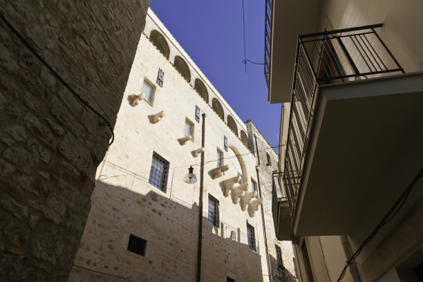 古老的建筑立面。图片下载