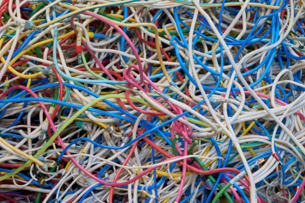 易弯曲的电线很容易混淆。图片下载