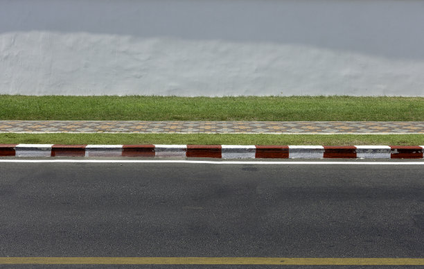 空旷的人行道和石墙图片下载