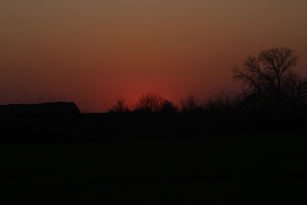 铁路上的红色日落图片下载