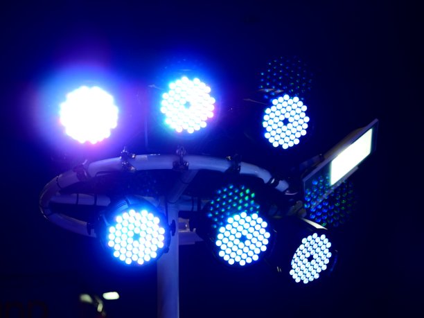 舞台上五彩缤纷的灯光图片下载