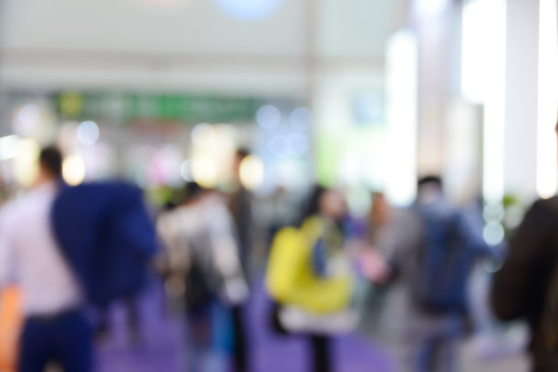 贸易展览中公众展览的背景散焦。用于业务的抽象背景。图片下载