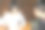 阿亚的父亲很难教女儿做作业。亚洲小女孩哭闹不能做数学课，爸爸和女儿之间的冲突。老师在家教学生，在家上学图片下载
