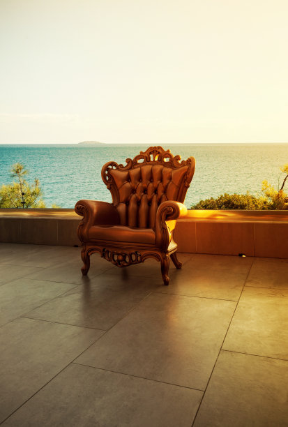 阳台上的金色椅子图片下载