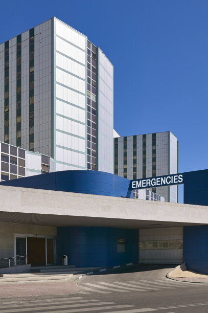 医院大楼紧急入口。医疗中心外。医疗保健图片下载
