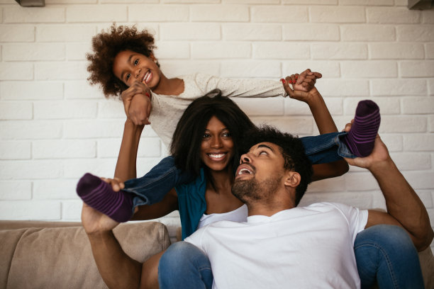 和女儿分享好玩的笑声图片下载