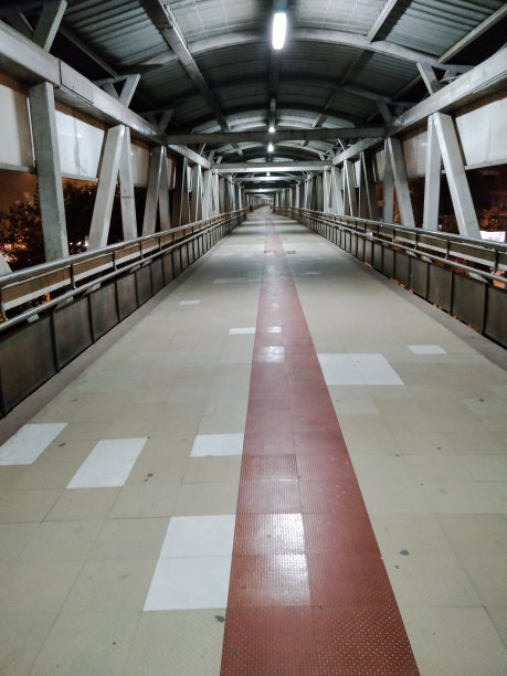 哈格尔火车站的空中步道图片下载