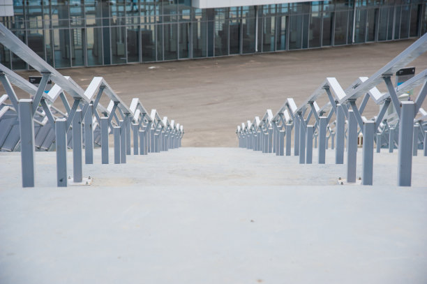 室外混凝土楼梯，不锈钢扶手图片下载