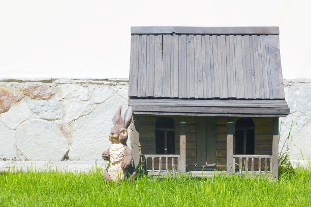 玩具木屋和兔子图片下载