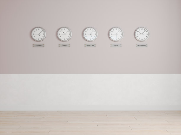 墙上挂着带时区的时钟图片下载