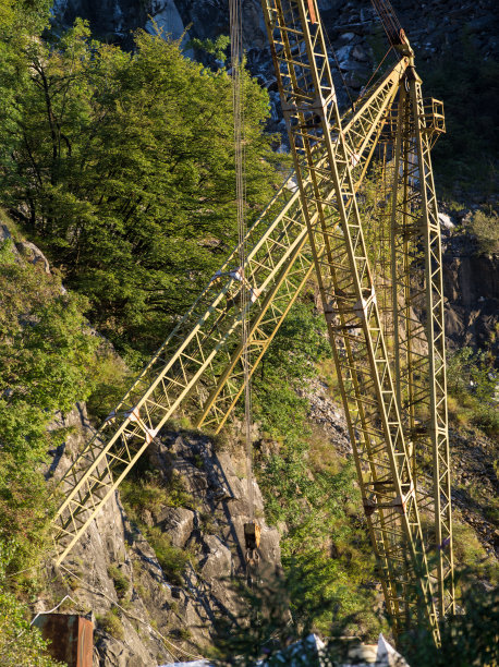 白色大理石采石场卡拉拉在阿普利亚阿尔卑斯意大利图片下载