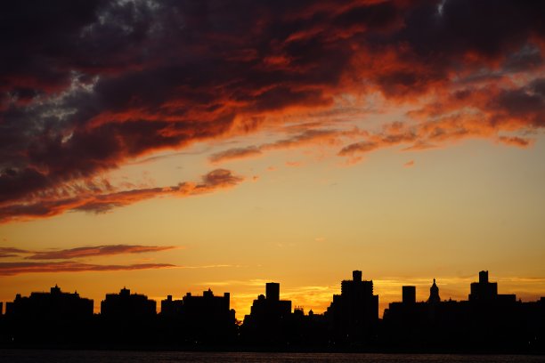 曼哈顿阴天日落图片下载