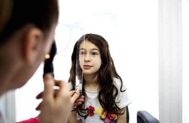 孩子的眼科医生图片下载