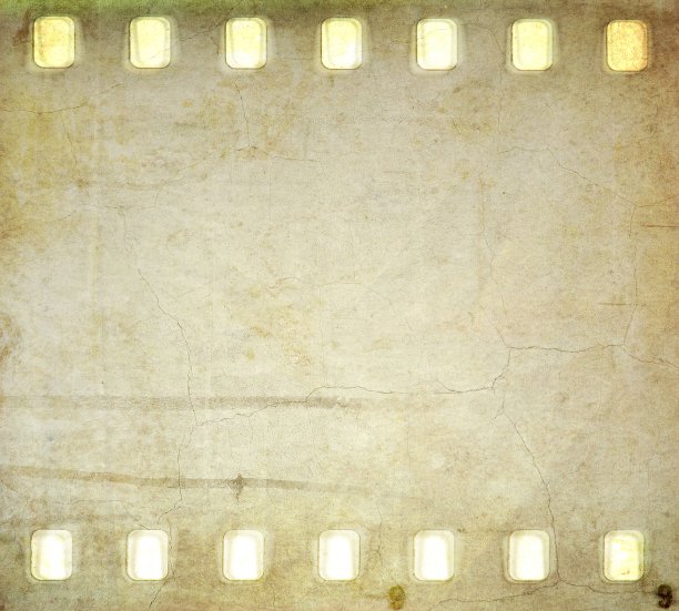 复古的薄膜带框架与深褐色的墙壁纹理。图片下载