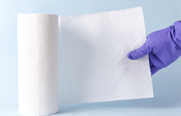 女人用纸巾清洁和除尘。清洗过程概念图片下载