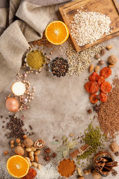 干果，谷物，香料和坚果，有机健康零食的纹理背景。健康饮食的概念。简单的产品。在文章的框架下。副本的空间。图片下载