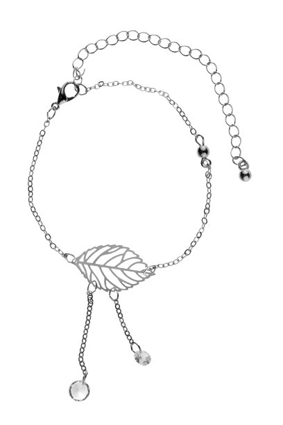 可调节银手镯与大叶形魅力和两颗珍珠上的链，孤立在白色的背景，剪切路径包括图片下载