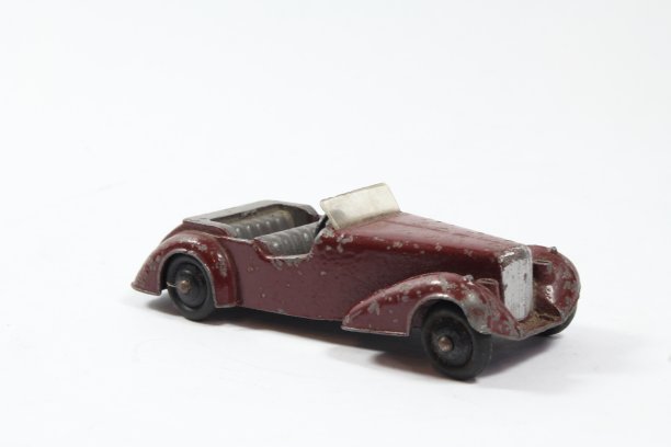 老式玩具赛车在白色的背景图片下载