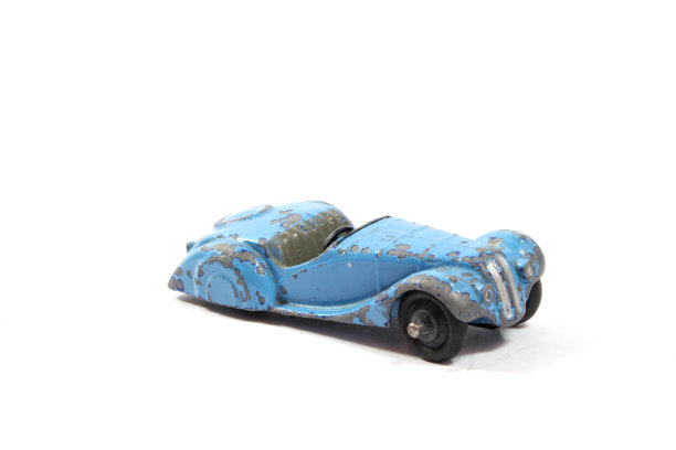 老式玩具赛车在白色的背景图片下载