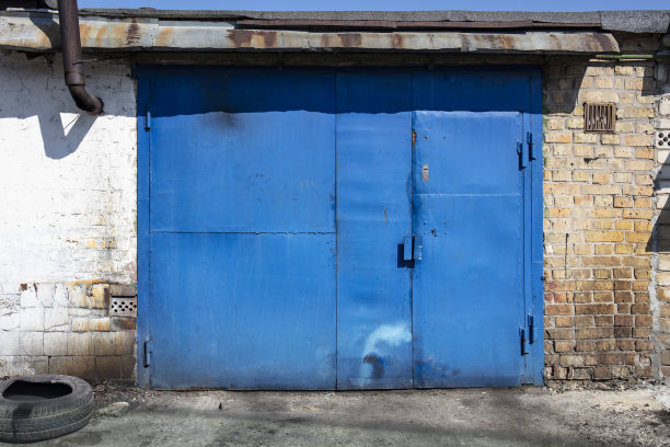 旧金属仓库门，机库，高分辨率照片图片下载