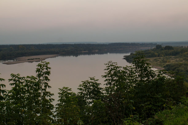 风景夏日日落在河岸上图片下载